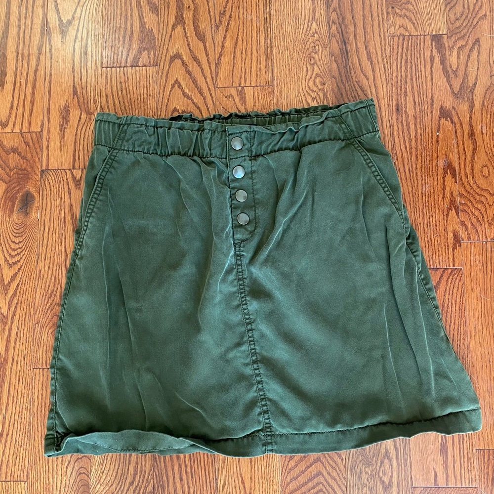 Loft size medium olive green skirt
